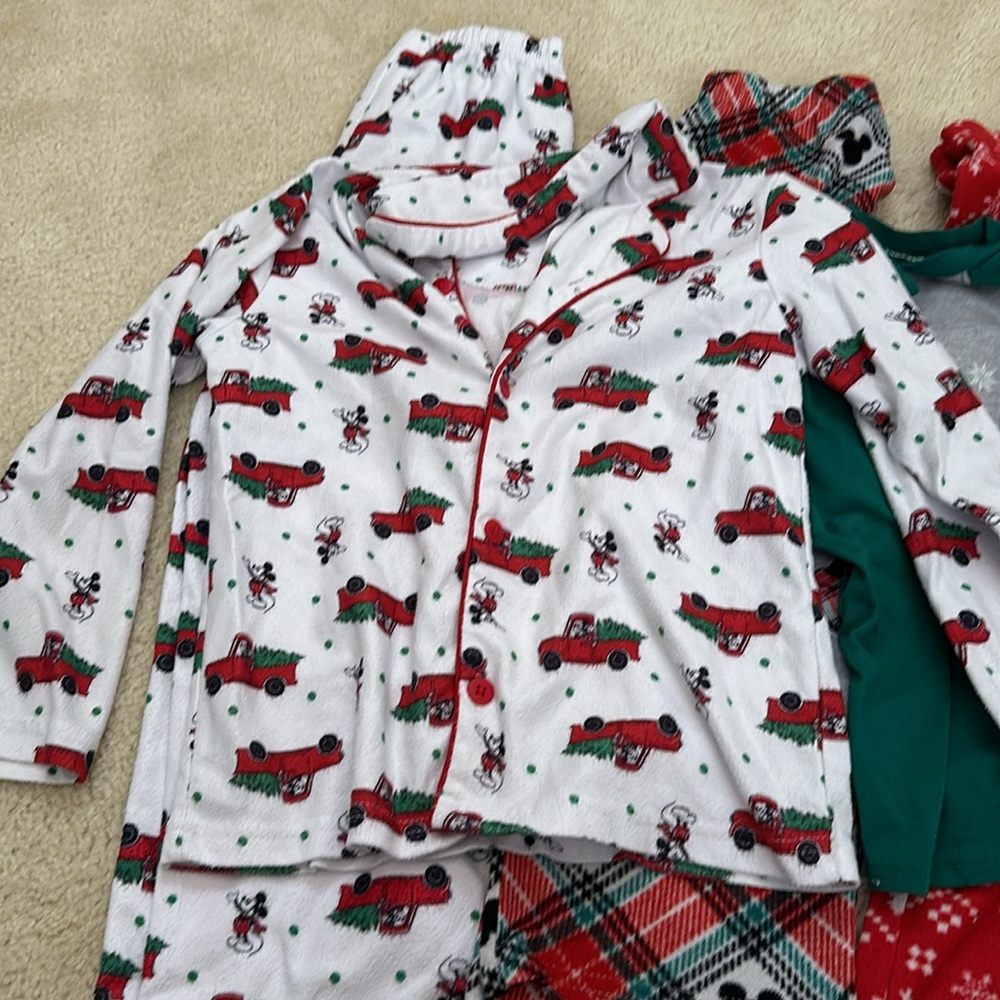 3 pairs Disney Christmas pajamas size 6 - Picture 5 of 9